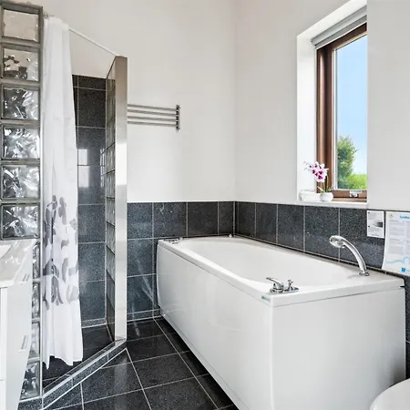 Elara - 200m From The Sea By Interhome