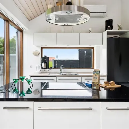 Apartment Elara - 200m From The Sea By Interhome Lakolk