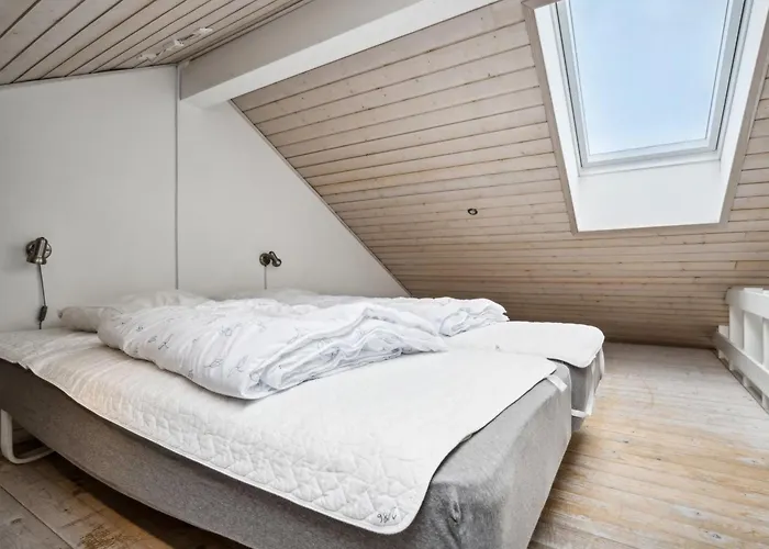 Elara - 200m From The Sea By Interhome Lakolk